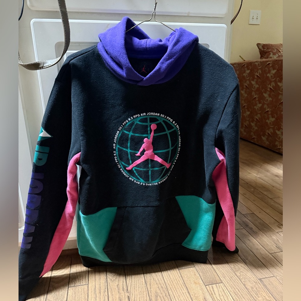 Jordan Brand "Global Basketball" Colorblock Hoodie - Youth XL